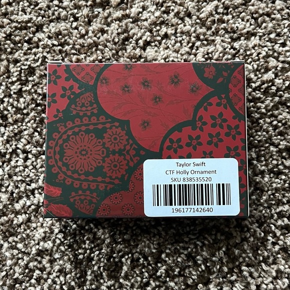 NEW Taylor Swift Christmas Tree Farm Ornament - Picture 4 of 6